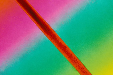 Adam Broomberg & Oliver Chanarin, Trace fibre from Freud's couch under crossed polars with Quartz wedge compensator (#1) (2015), courtesy the artists