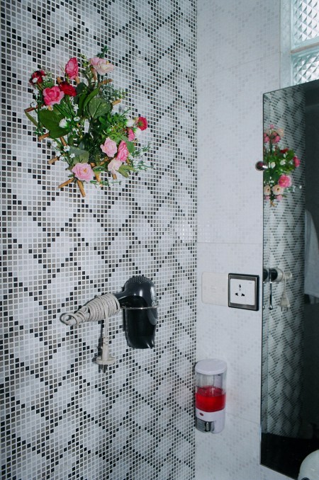 Nick JS Thompson, Hotel Rooms (2016)