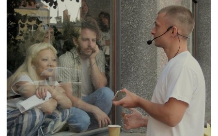 Lina Hermsdorf, The Best Answer You Can Give Is Symmetry, 2016. Episode VI. Performance, 20min. Performer Andrew Hardwidge © Stefanie Sprinz. Courtesy of the Artist