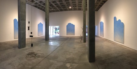 elliott-burns_the-queen-falls-review_image-02