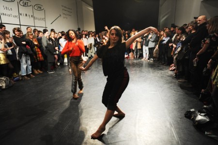 romany-dear-and-melanie-forbes---solo-variations-(2015)---performance-at-cca,-glasgow,-photo-by-alan-dimmick_page_image_500